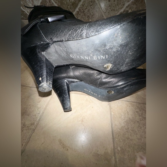 Gianni Bini Women's Black Leather Knee High Boots - Size 6 - Picture 8 of 9